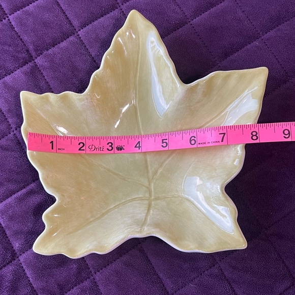 Pfaltzgraff Leaf-Shaped Dish - Picture 4 of 4
